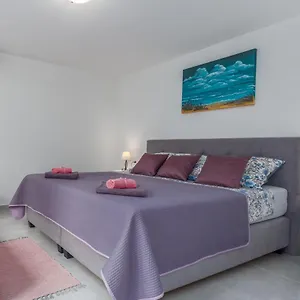 apartman-lacea-centar-grada-besplatan-parking.in-istria.net/